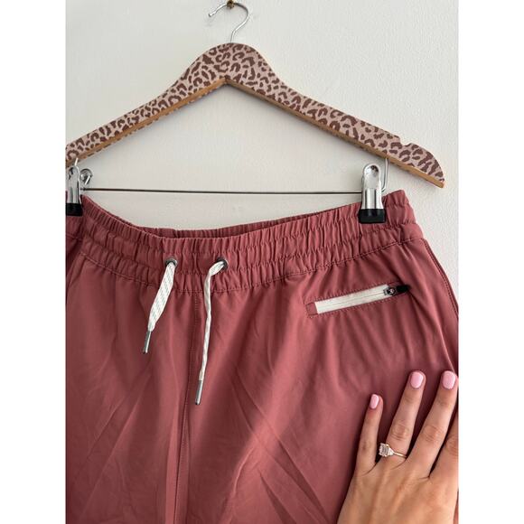 VUORI Clementine Short 2.0 in Rosewood Mauve Size XL - Picture 4 of 6